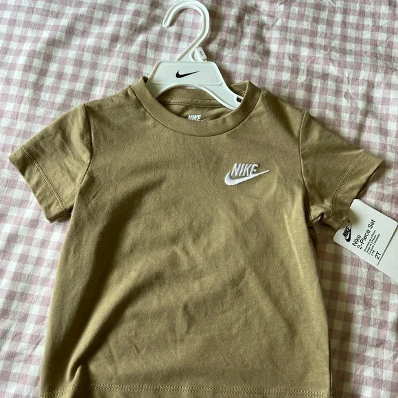 🔴SOLD VIA EBAY🔴 Nike Kids Brown T-Shirt and Shorts Set - Picture 2 of 4